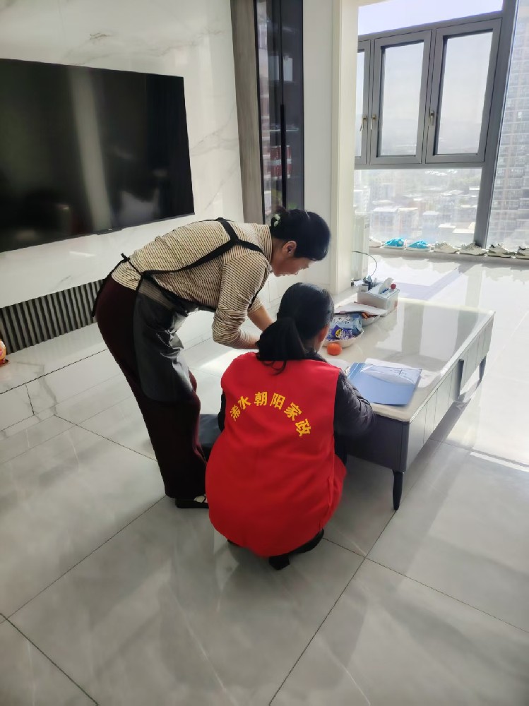 现场给保姆培训