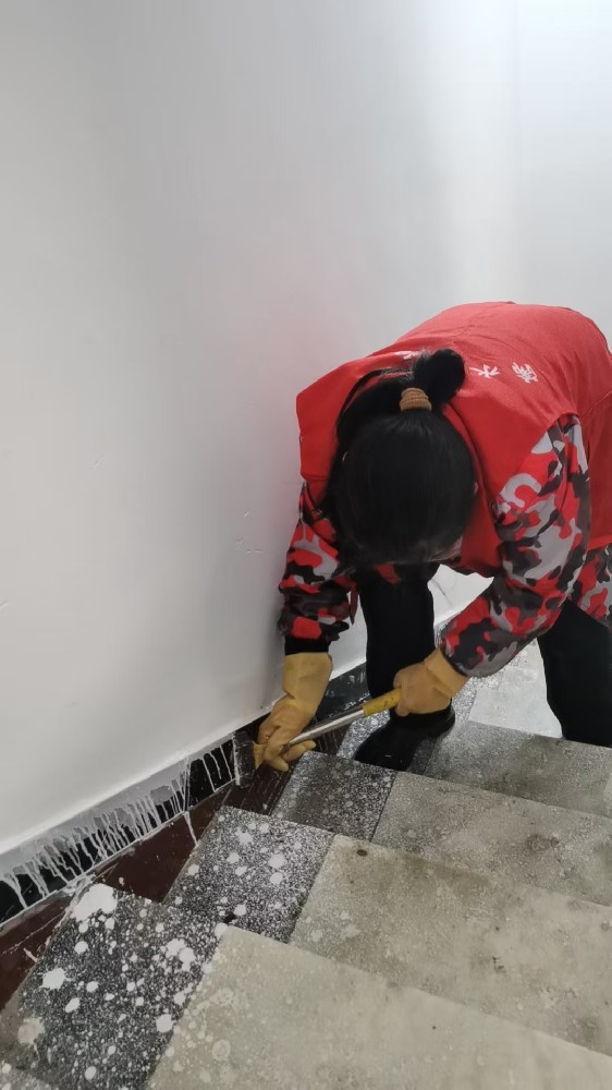 打扫楼梯